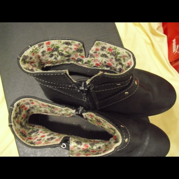 Cynthia Rowley Girls Ankle Boots - Picture 4 of 5